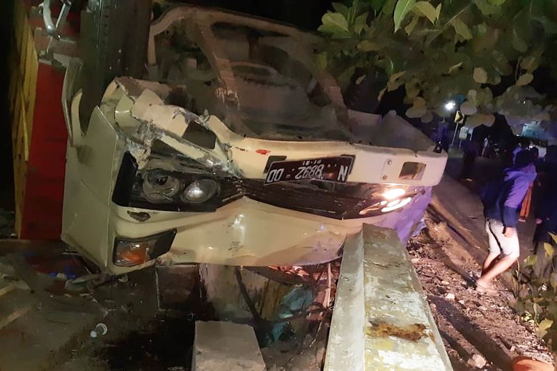 Kecelakaan truk di Malang akibatkan dua orang meninggal Kecelakaan truk di Malang akibatkan dua orang meninggal