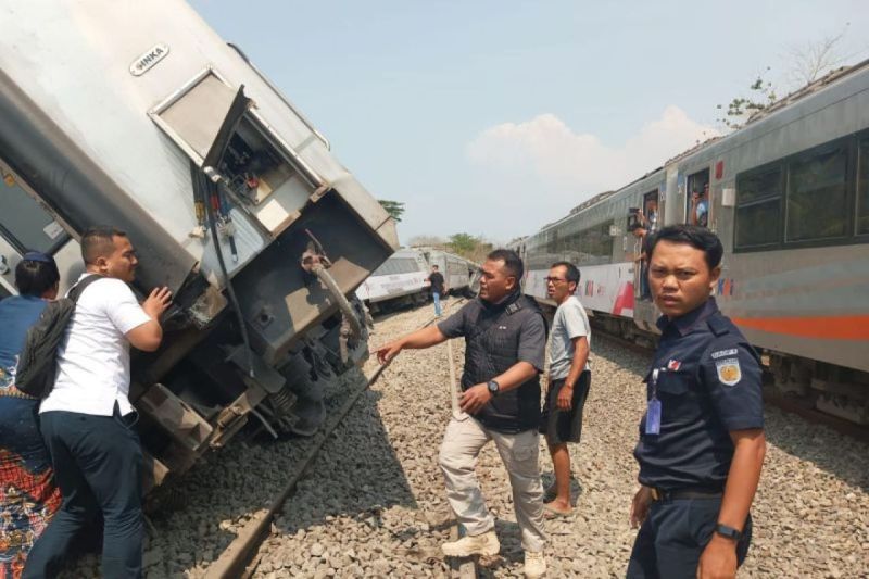 KAI Daop 8 umumkan keterlambatan KA Argo Wilis imbas kecelakaan KAI Daop 8 umumkan keterlambatan KA Argo Wilis imbas kecelakaan