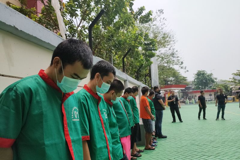 Tiga pengedar narkoba di Jakarta Barat diringkus polisi Tiga pengedar narkoba di Jakarta Barat diringkus polisi