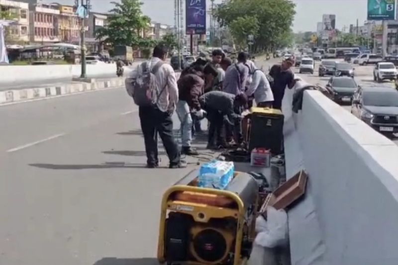 KPK periksa fisik Jembatan Layang Simpang Mall SKA Pekanbaru KPK periksa fisik Jembatan Layang Simpang Mall SKA Pekanbaru