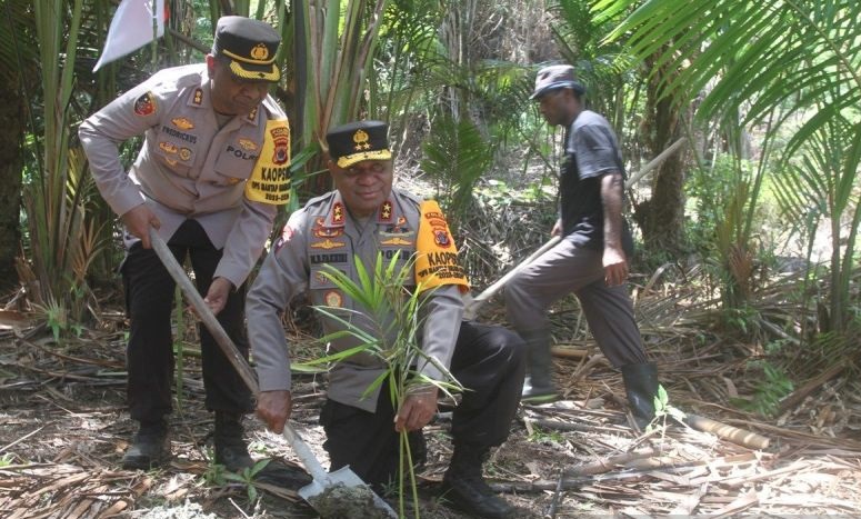 Polda Papua tanam pohon sagu selamatkan lingkungan hidup