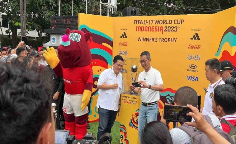 Trofi Piala Dunia U-17 dipamerkan di Bundaran HI Jakarta