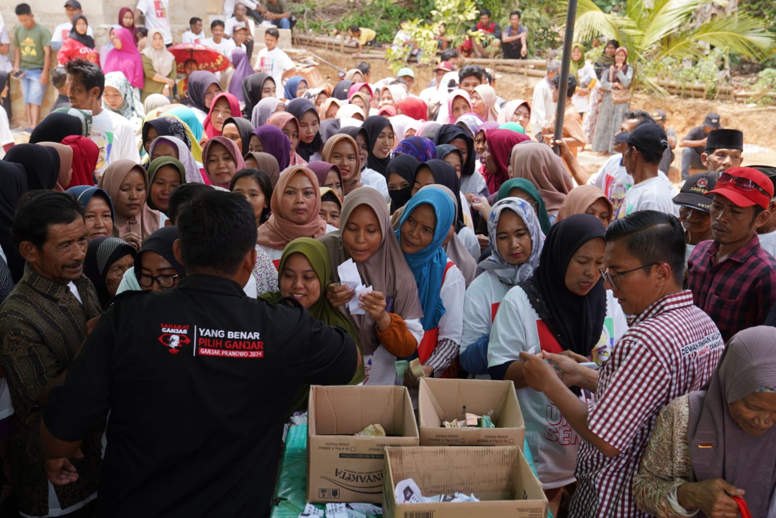 Bazar murah Ganjar Pranowo untuk warga Kabupaten Lampung Selatan Bazar murah Ganjar Pranowo untuk warga Kabupaten Lampung Selatan