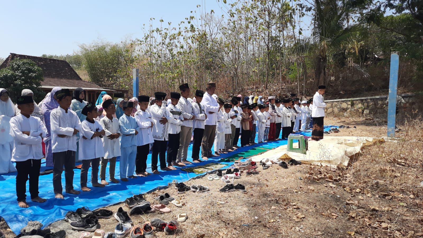 Krisis air bersih, ratusan pelajar di Boyolali gelar salat Istisqa Krisis air bersih, ratusan pelajar di Boyolali gelar salat Istisqa