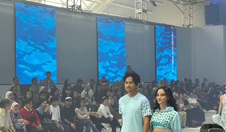 Ibnu Jamil tampil perdana bersama Ririn Ekawati di JFW 2024 Ibnu Jamil tampil perdana bersama Ririn Ekawati di JFW 2024