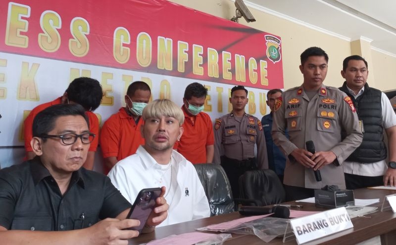 Polisi sebut pelaku penggelapan mobil Caren adalah sopir pribadi Polisi sebut pelaku penggelapan mobil Caren adalah sopir pribadi