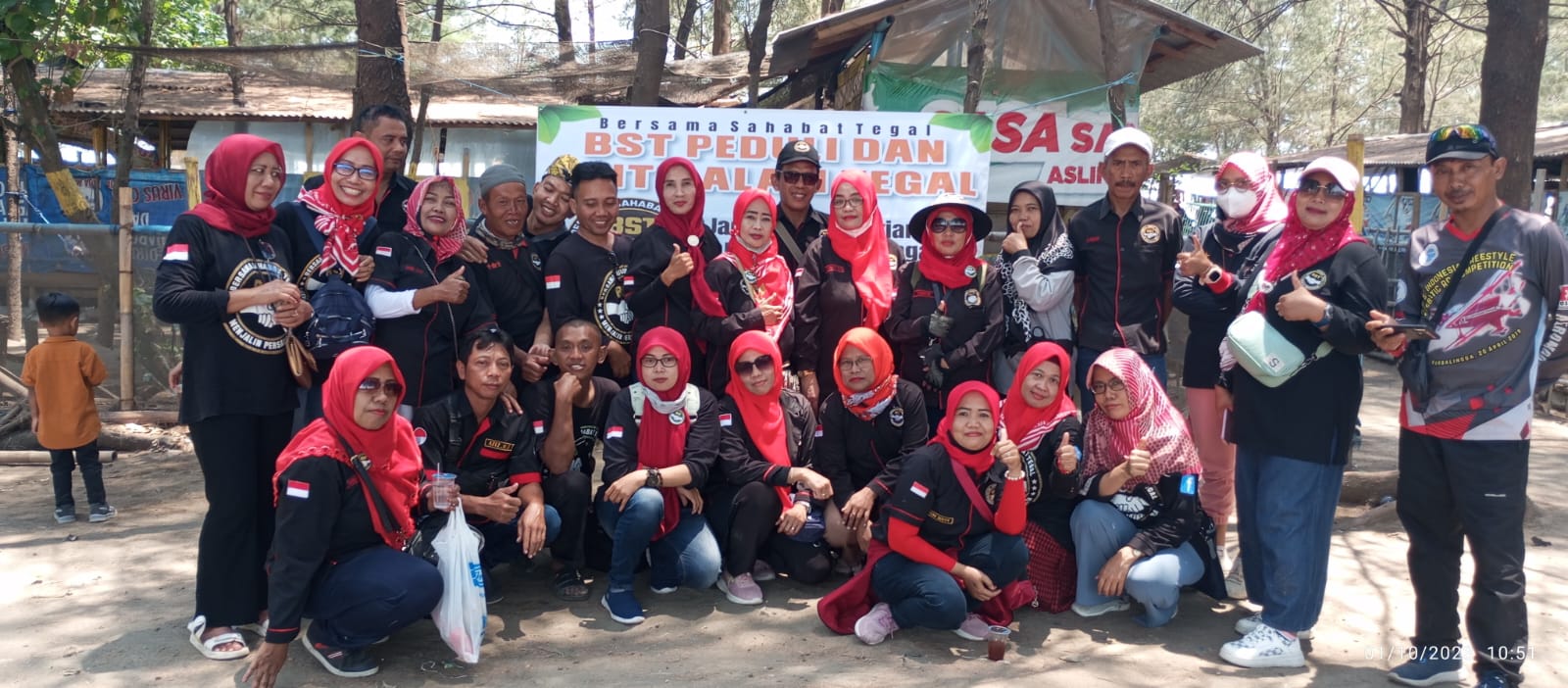 BST gelar aksi sosial bersihkan Pantai Larangan Tegal BST gelar aksi sosial bersihkan Pantai Larangan Tegal