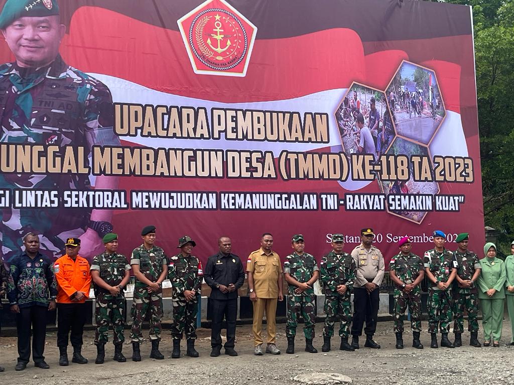 TNI AD bantu Pemerintah bangun infrastruktur bagi warga di Distrik Airu, Jayapura TNI AD bantu Pemerintah bangun infrastruktur bagi warga di Distrik Airu, Jayapura