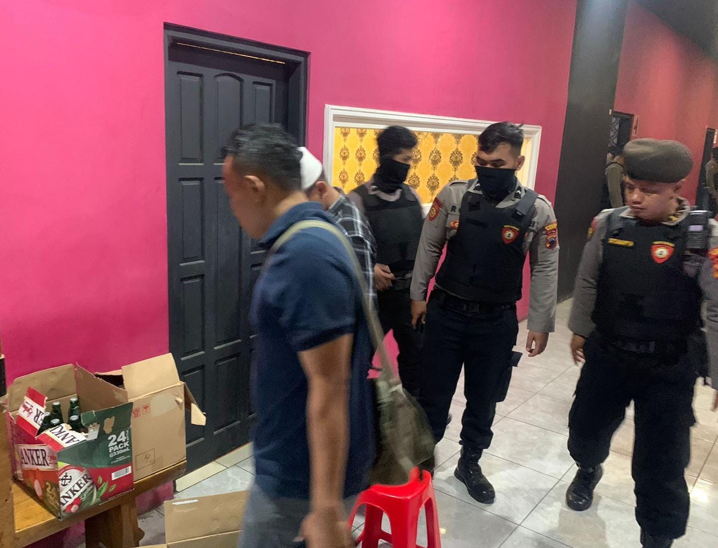 Kapolres Kudus pimpin langsung razia Kafe Nevada yang nekat buka Kapolres Kudus pimpin langsung razia Kafe Nevada yang nekat buka