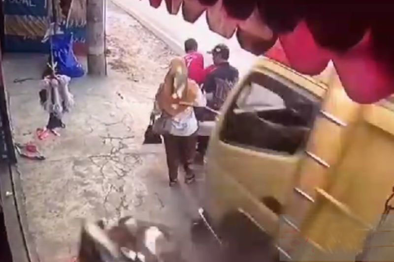 Polantas Polres Sukabumi selidiki truk seruduk satu keluarga