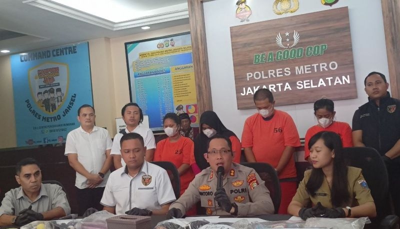 Polisi tangkap suami istri penyelenggara pesta seks di Jaksel