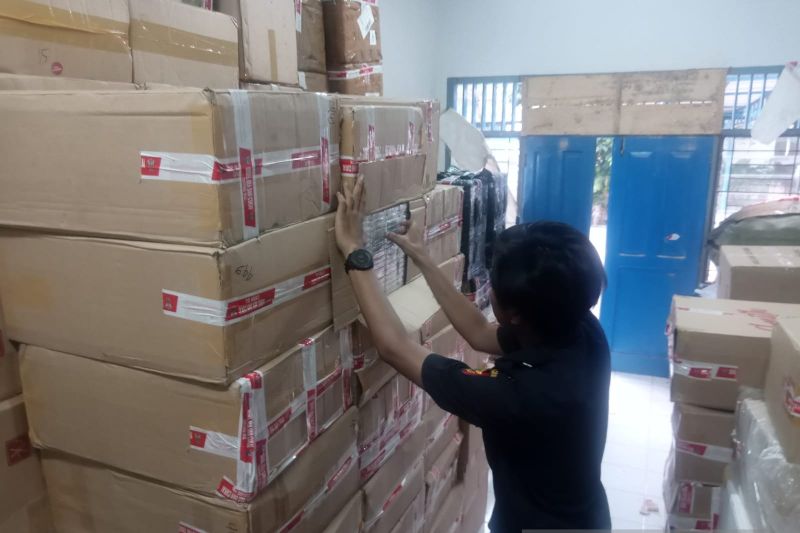 Bea Cukai Jambi tetapkan dua tersangka rokok tanpa cukai Bea Cukai Jambi tetapkan dua tersangka rokok tanpa cukai