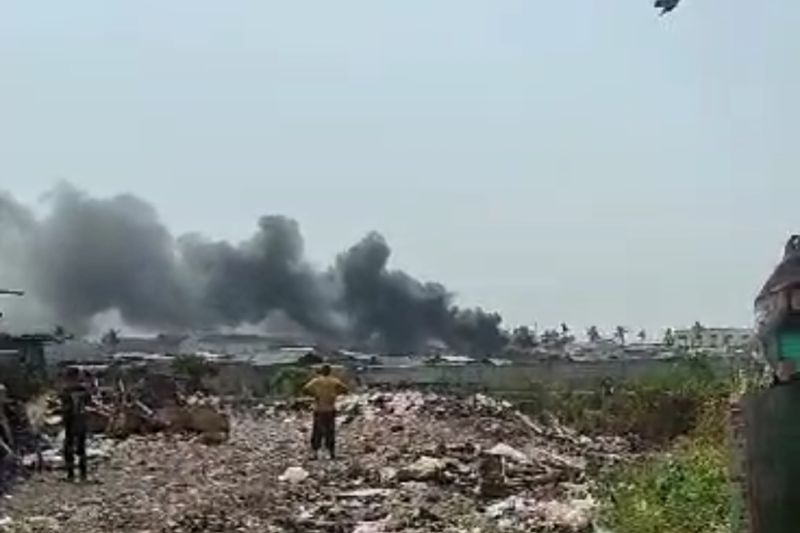 Puluhan personel atasi kebakaran rumah tinggal di Kalideres Puluhan personel atasi kebakaran rumah tinggal di Kalideres