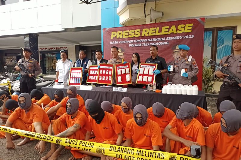 Polres Tulungagung tangkap 17 orang pengedar narkoba dalam 11 hari Polres Tulungagung tangkap 17 orang pengedar narkoba dalam 11 hari