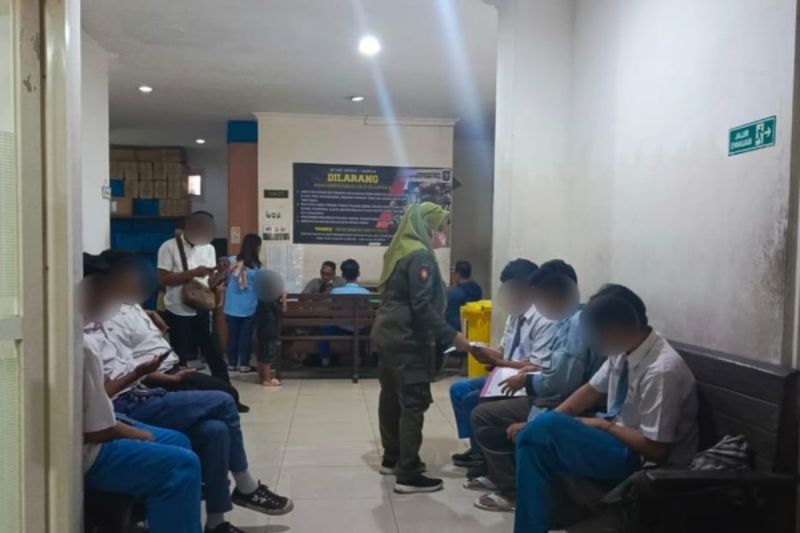Budaya nongkrong dan cara menangkal anak bolos sekolah Budaya nongkrong dan cara menangkal anak bolos sekolah