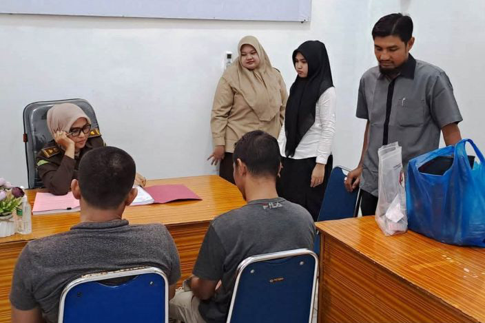 Polres Aceh Barat serahkan dua tersangka pengedar sabu ke jaksa Polres Aceh Barat serahkan dua tersangka pengedar sabu ke jaksa