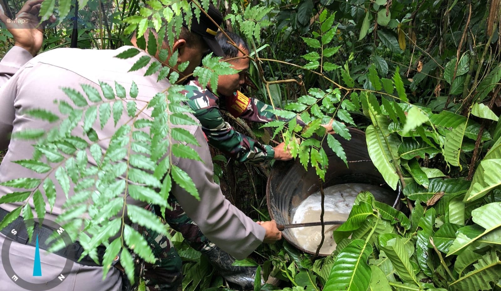 Aparat gabungan TNI/Polri gerebek tempat produksi sopi di Mimika Aparat gabungan TNI/Polri gerebek tempat produksi sopi di Mimika