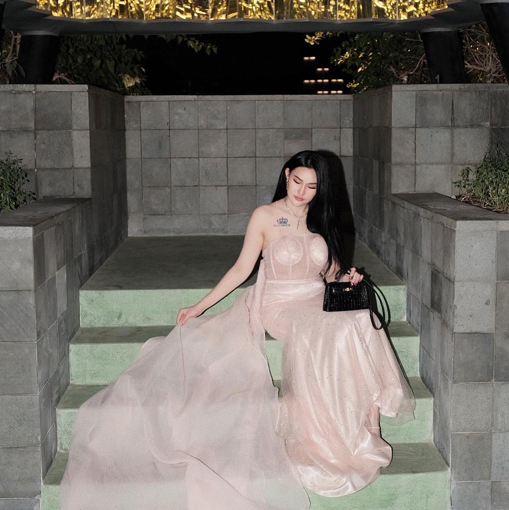 Selebgram Dewi Lin persiapkan bisnis diamond dan hair product, yang akan dilaunching awal tahun