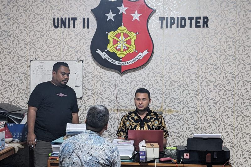 Polres Manggarai Barat tahan tersangka dugaan penggelapan jabatan Polres Manggarai Barat tahan tersangka dugaan penggelapan jabatan