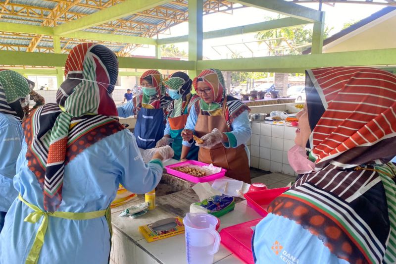 DKP Kulon Progo gelar pelatihan pengolahan ikan pada poklahsar wanita DKP Kulon Progo gelar pelatihan pengolahan ikan pada poklahsar wanita