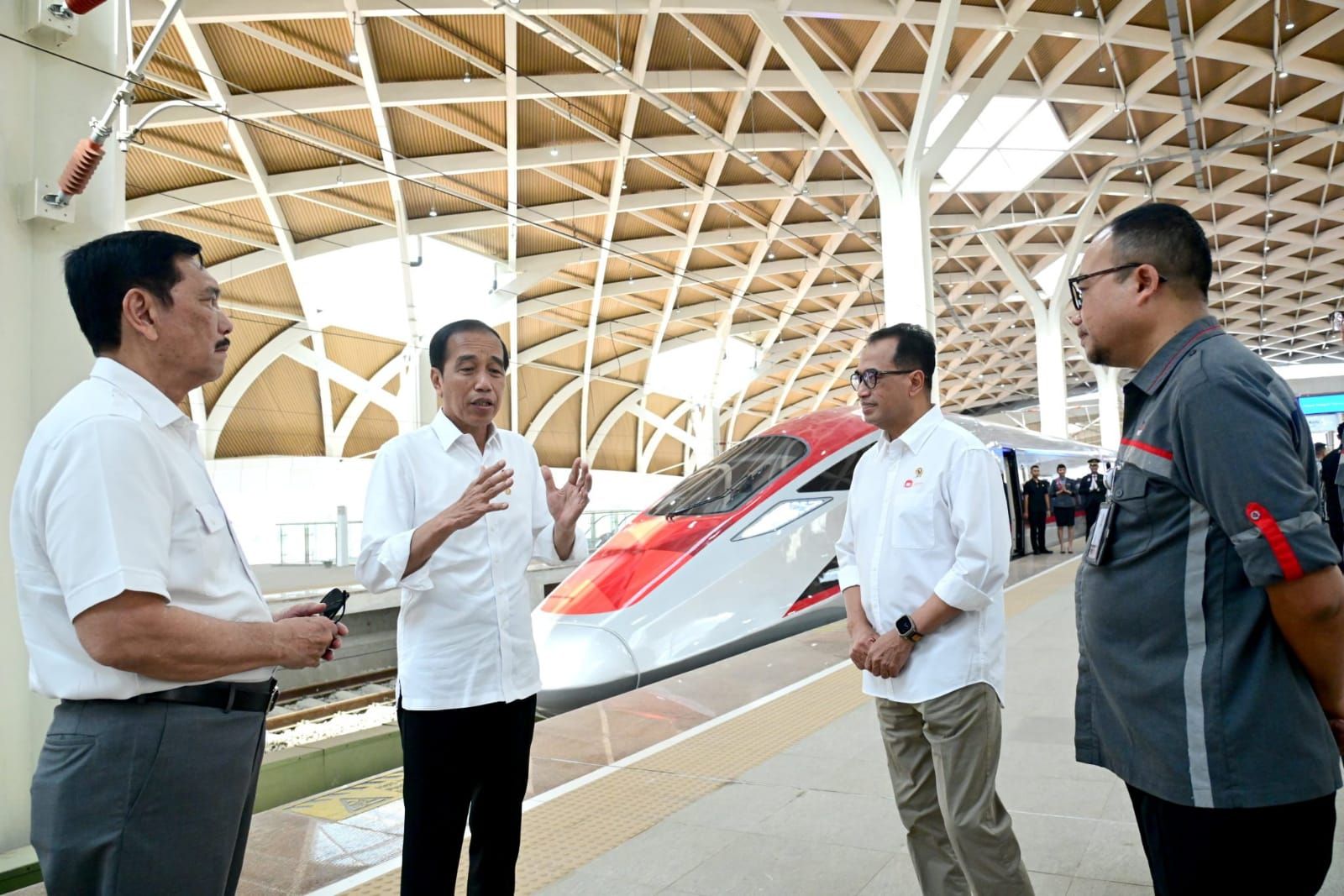 Kunker ke Bandung, Jokowi naik KCJB Kunker ke Bandung, Jokowi naik KCJB