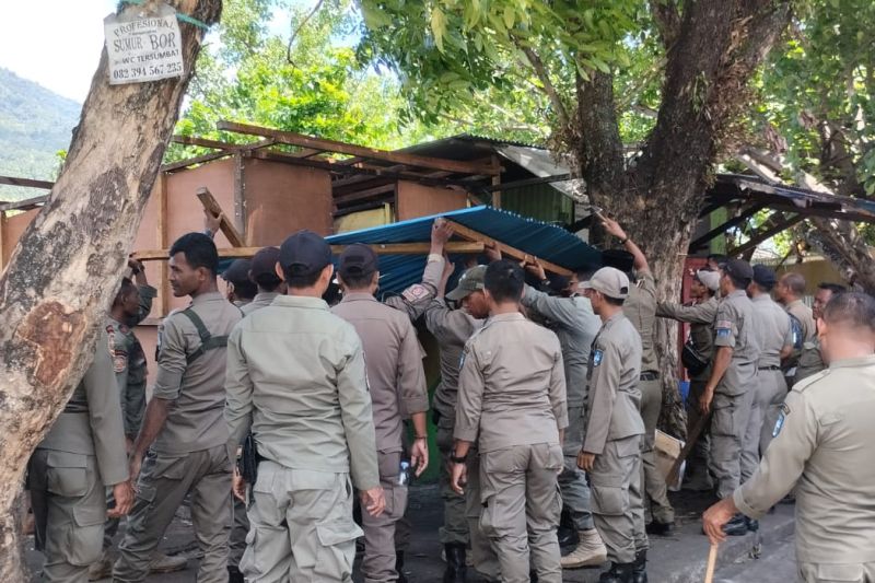 Pemkot Ternate tertibkan bangunan di kawasan terlarang Pemkot Ternate tertibkan bangunan di kawasan terlarang
