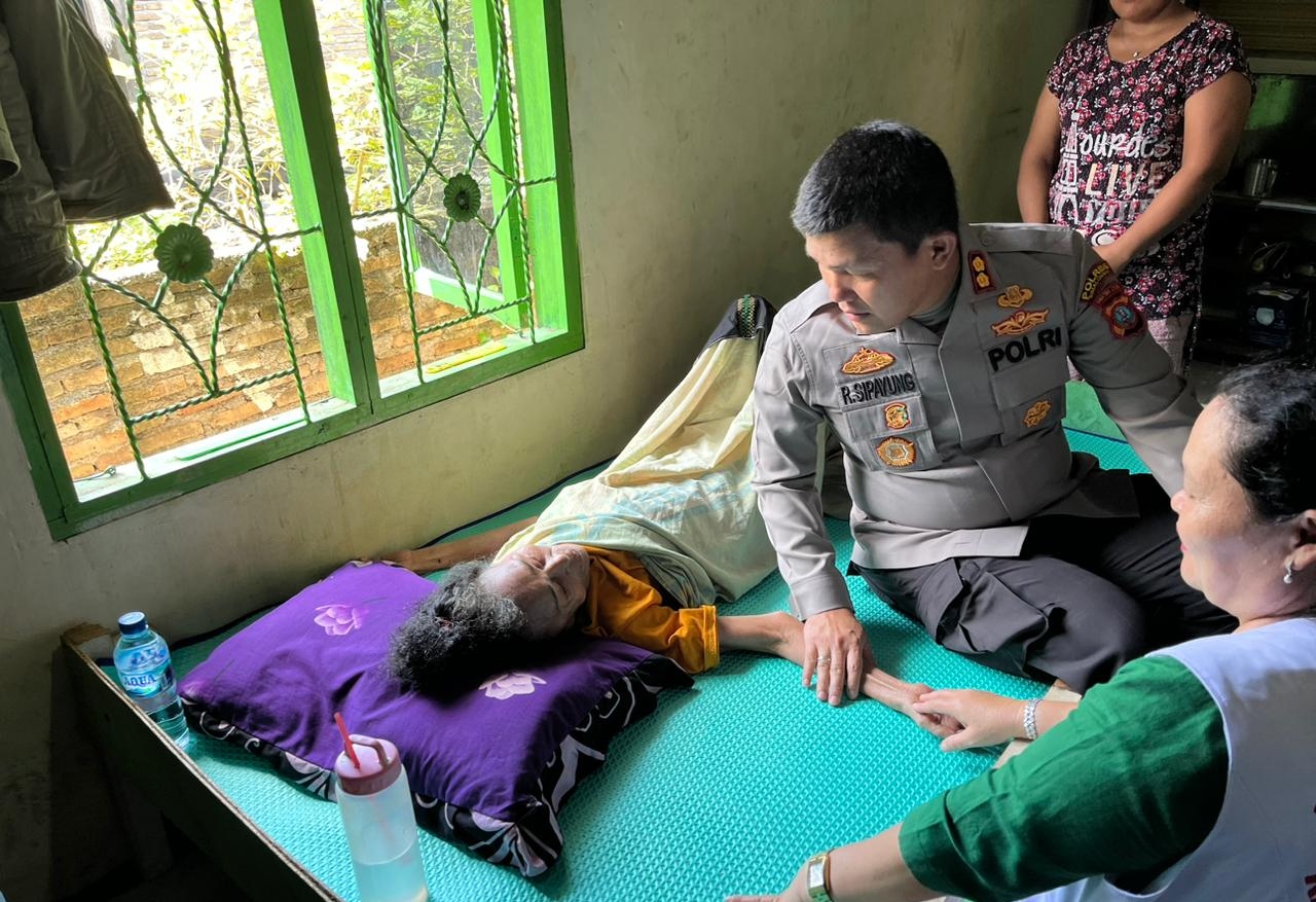 Polri Peduli, Kapolres Simalungun bantu pengobatan ibu lumpuh