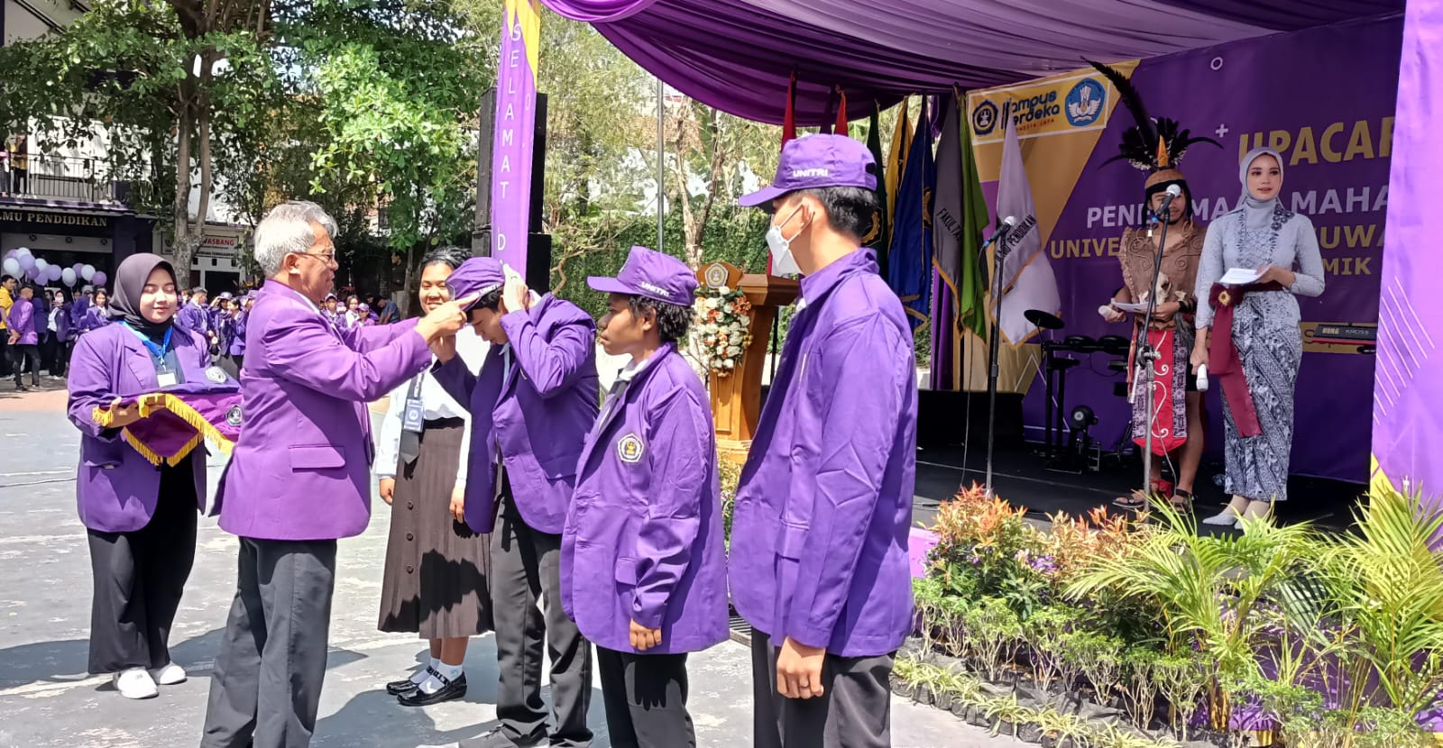 Rektor Unitri minta mahasiswa baru cepat beradaptasi dengan lingkungan dan organisasi kampus Rektor Unitri minta mahasiswa baru cepat beradaptasi dengan lingkungan dan organisasi kampus