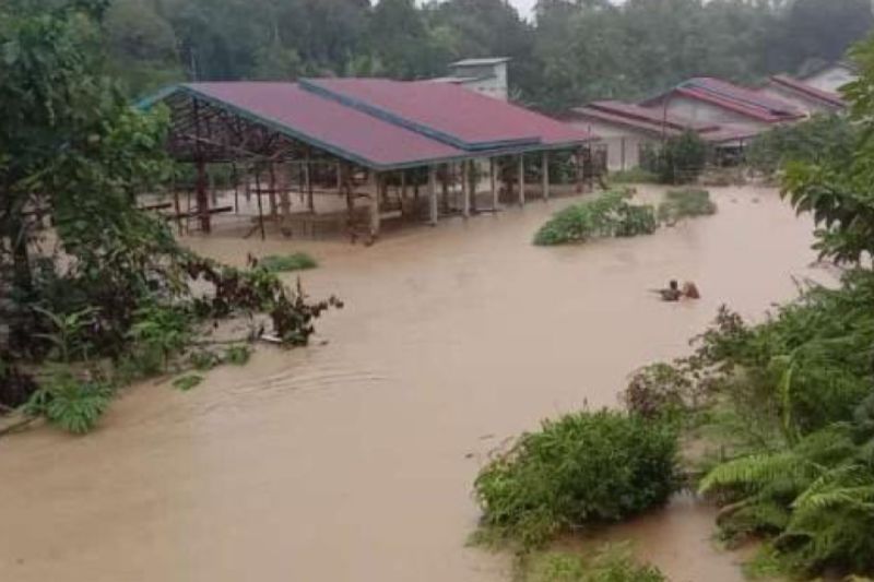 Banjir rendam 25 rumah warga Laja Sandang di perbatasan RI-Malaysia Banjir rendam 25 rumah warga Laja Sandang di perbatasan RI-Malaysia