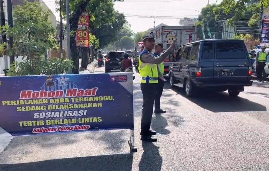 Operasi Zebra Candi 2023 di Kudus catat 2.890 pelanggaran dan 23 kasus laka lantas Operasi Zebra Candi 2023 di Kudus catat 2.890 pelanggaran dan 23 kasus laka lantas