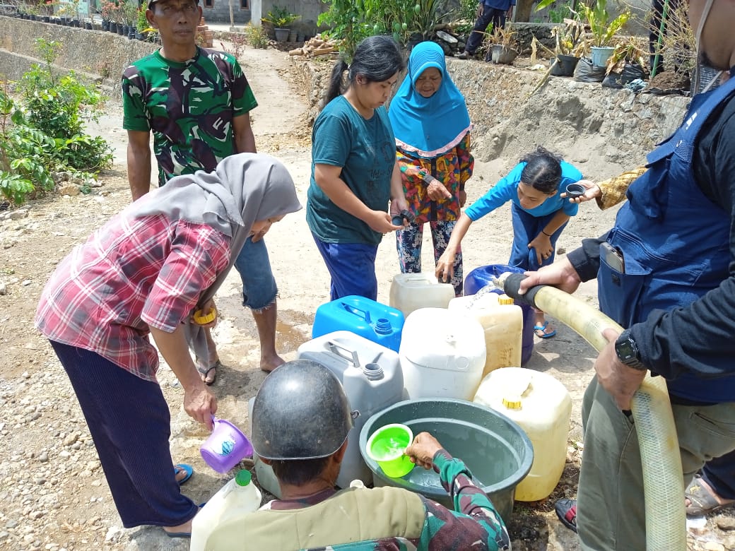 Jerit warga Gunung Kidul akibat kekeringan, rela jual ayam untuk beli air Jerit warga Gunung Kidul akibat kekeringan, rela jual ayam untuk beli air