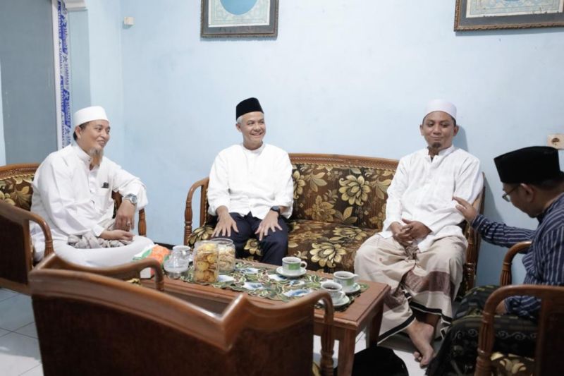 Ganjar Pranowo katakan ulama harus dilibatkan dalam keputusan penting negara Ganjar Pranowo katakan ulama harus dilibatkan dalam keputusan penting negara