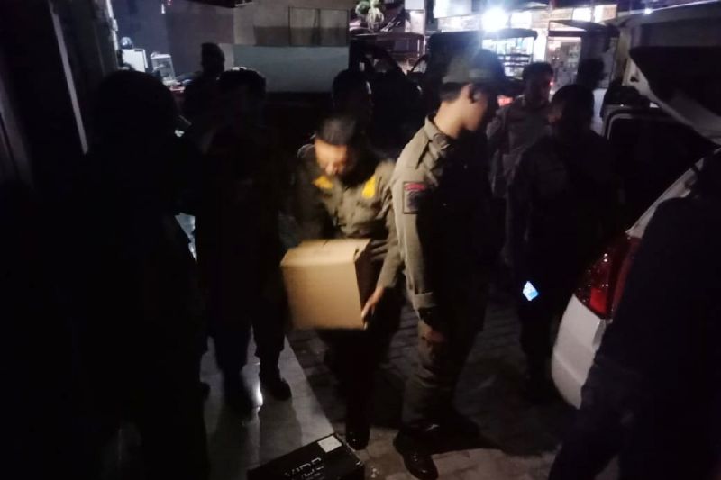 Satpol PP Tangerang ungkap penjualan miras melalui ojek online Satpol PP Tangerang ungkap penjualan miras melalui ojek online