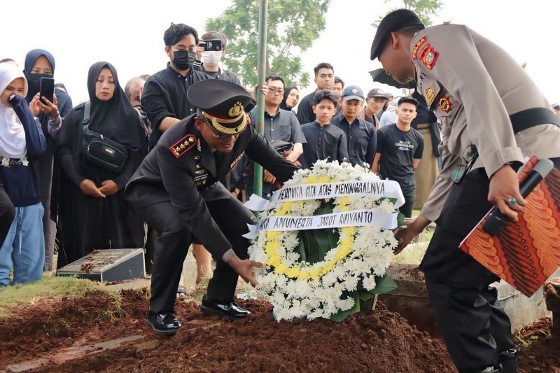 Anggota Satlantas Polres Metro Jaksel meninggal saat amankan KTT ASEAN Anggota Satlantas Polres Metro Jaksel meninggal saat amankan KTT ASEAN