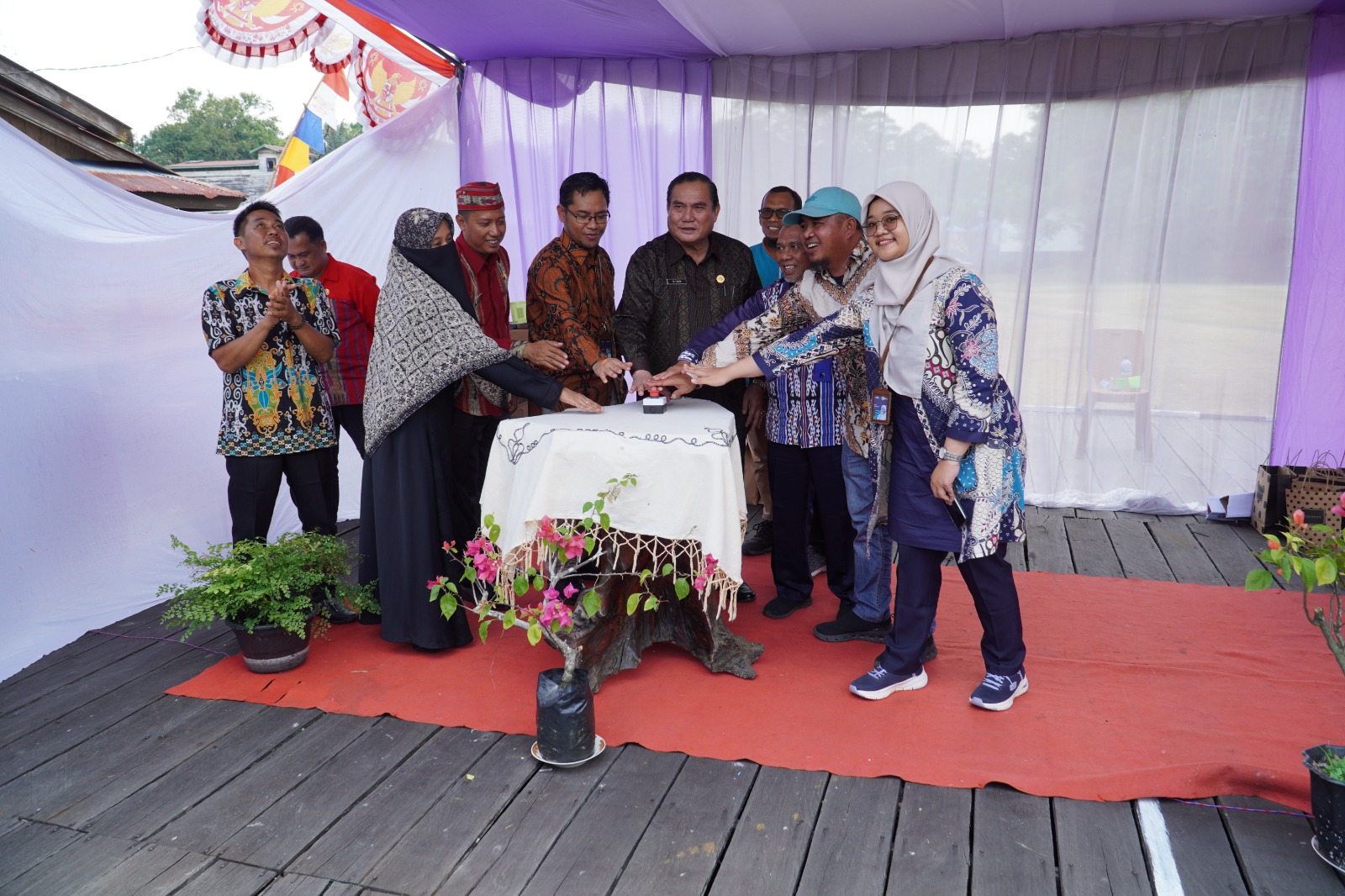 Setelah penantian panjang, Kampung Minta akhirnya diterangi listrik 24 jam Setelah penantian panjang, Kampung Minta akhirnya diterangi listrik 24 jam