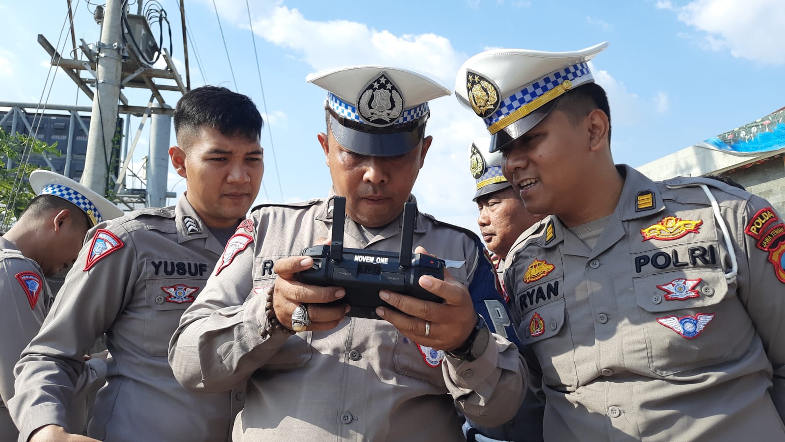 Polda Jateng lancarkan sosialisasi penindakan pelanggaran lalin gunakan ETLE drone Polda Jateng lancarkan sosialisasi penindakan pelanggaran lalin gunakan ETLE drone