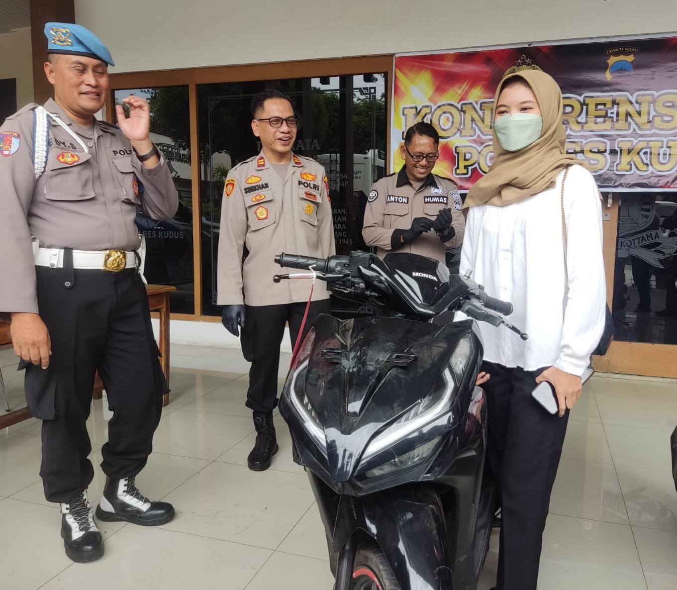 Dikejar sampai Madura, sepeda motor warga Kudus yang dicuri berhasil dikembalikan ke pemilik Dikejar sampai Madura, sepeda motor warga Kudus yang dicuri berhasil dikembalikan ke pemilik