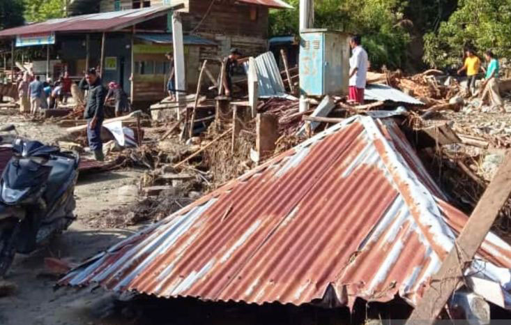 Pembersihan material banjir bandang di Nagan Raya Aceh terkendala BBM