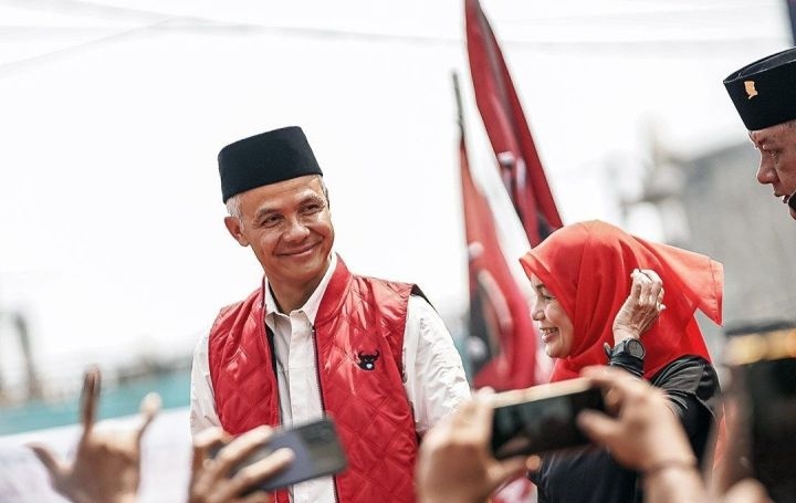 Survei SMRC ungkap Ganjar-Ridwan Kamil tertinggi dari dua paslon lain