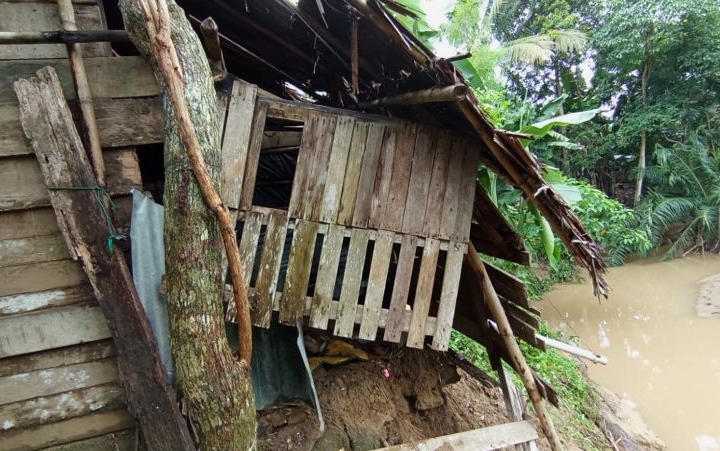 Banjir dipicu hujan deras masih genangi sebagian wilayah di Bireuen Banjir dipicu hujan deras masih genangi sebagian wilayah di Bireuen