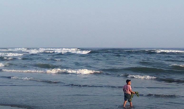 Gelombang tinggi masih berpotensi di laut selatan Jabar-DIY