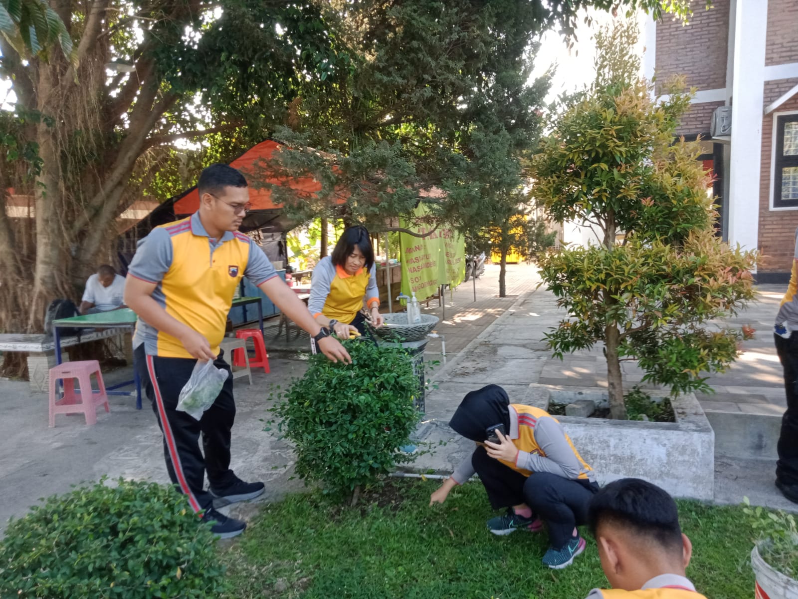 Satlantas Polres Boyolali gelar bersih-bersih di sejumlah tempat ibadah Satlantas Polres Boyolali gelar bersih-bersih di sejumlah tempat ibadah