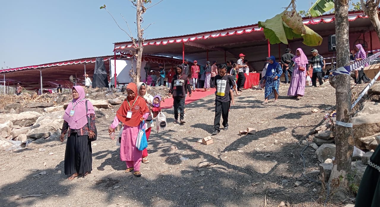 Peresmian embung tak dihadiri Presiden dan Gubernur, warga tinggalkan lokasi acara Peresmian embung tak dihadiri Presiden dan Gubernur, warga tinggalkan lokasi acara