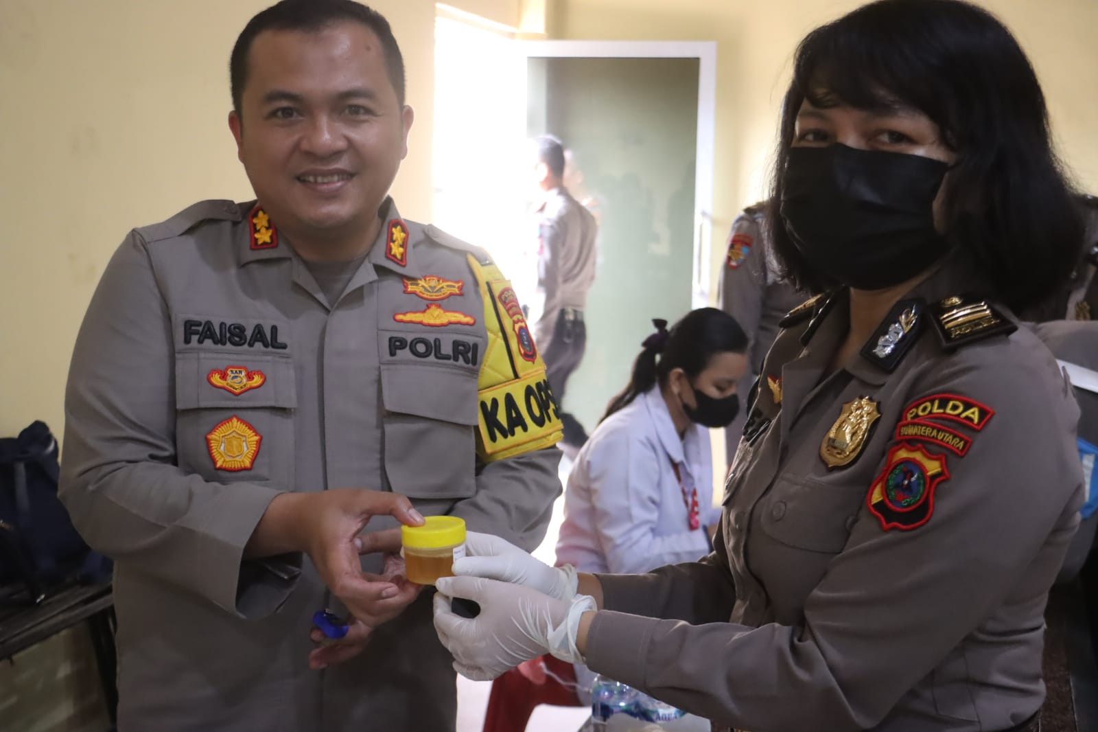 Deteksi dini narkoba Biddokkes Polda Sumut tes urine anggota Polres Langkat Deteksi dini narkoba Biddokkes Polda Sumut tes urine anggota Polres Langkat