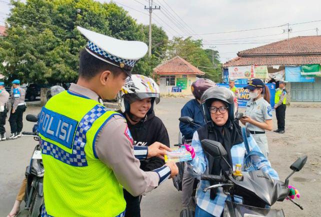 Satlantas Polres Tegal gelar sosialisasi tertib lalin dan pajak Satlantas Polres Tegal gelar sosialisasi tertib lalin dan pajak