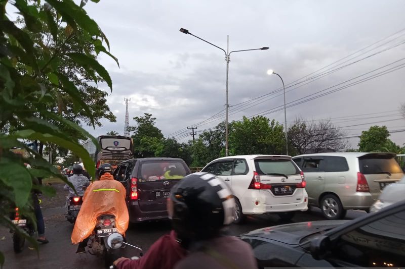 PT Jasa Raharja Parepare berikan bantuan helm SNI pada siswa PT Jasa Raharja Parepare berikan bantuan helm SNI pada siswa