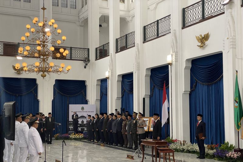 Kemendagri resmi berhentikan Yana Mulyana secara tidak hormat Kemendagri resmi berhentikan Yana Mulyana secara tidak hormat