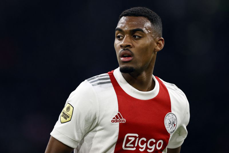 Liverpool resmi datangkan gelandang Bayern Munich Gravenberch Liverpool resmi datangkan gelandang Bayern Munich Gravenberch