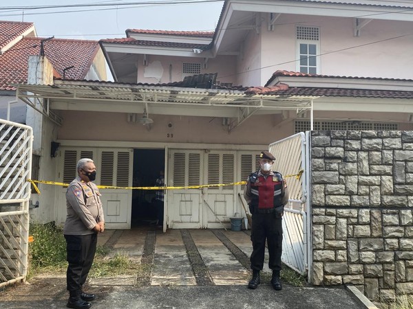 Temuan dua jasad kerangka ibu dan anak gegerkan warga Cinere, Depok Temuan dua jasad kerangka ibu dan anak gegerkan warga Cinere, Depok