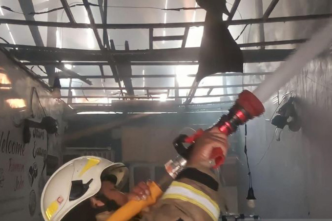 Empat ruko di Pondok Kopi terbakar diduga akibat gas bocor
